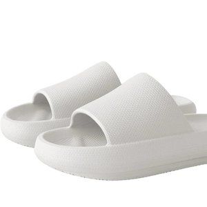 Sootheez recovery cloud slide sandals size 8.5 - 9